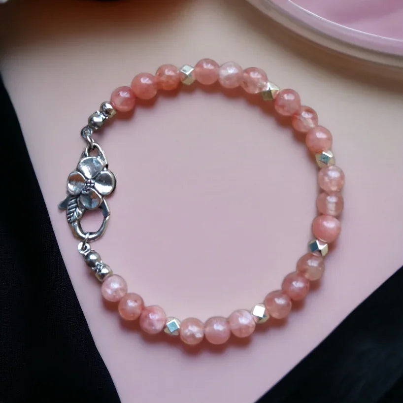 Bransoletka z różowych kamieni naturalnych, srebrny kwiatowy zapięcie, biżuteria handmade