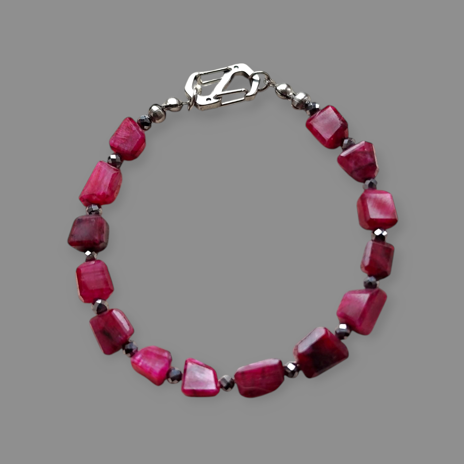 Bransoletka z nierównych surowych rubinów