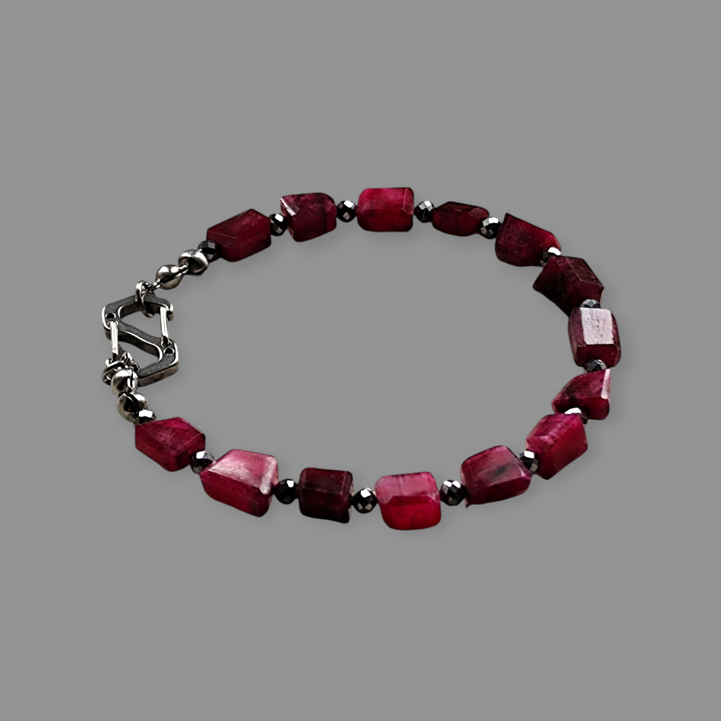 Bransoletka z asymetrycznych rubinów naturalnych