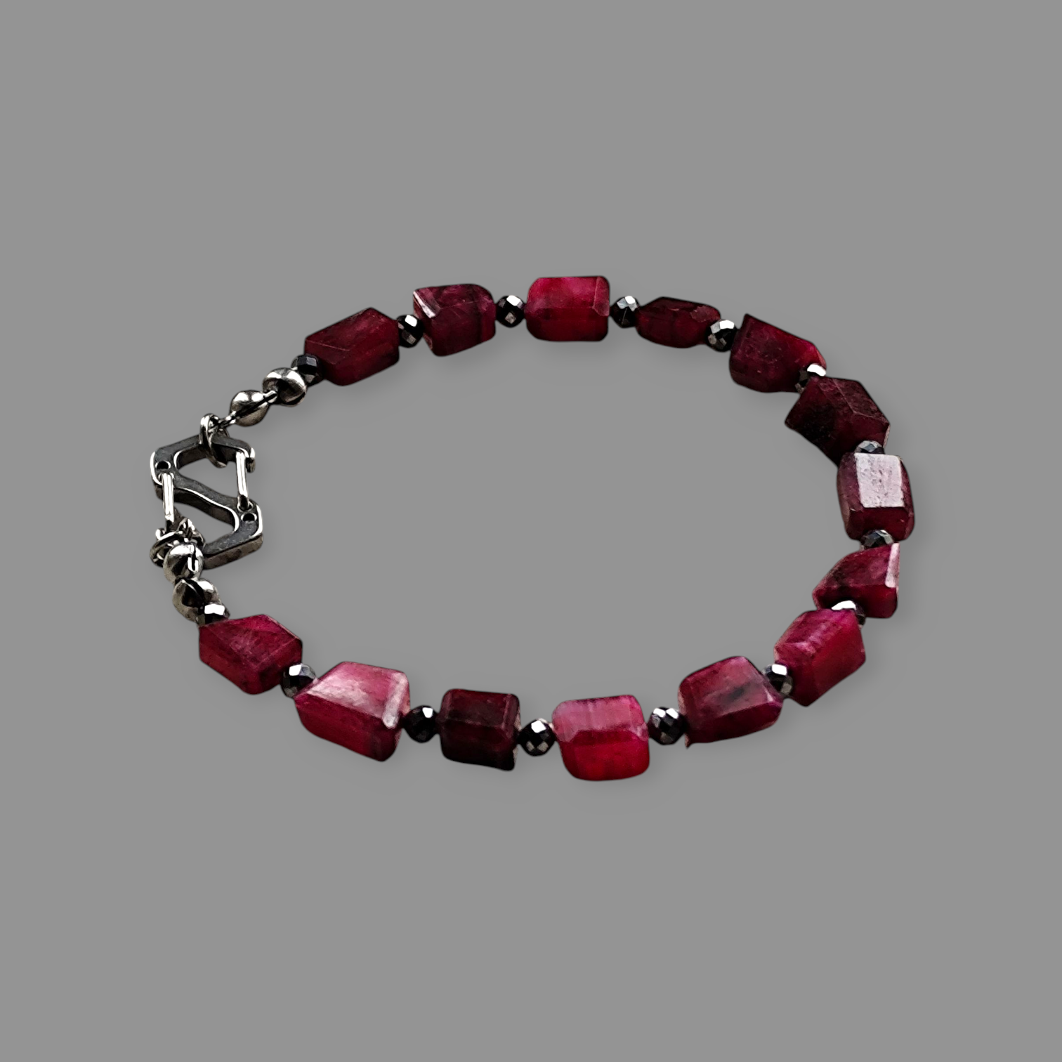 Bransoletka z asymetrycznych rubinów naturalnych