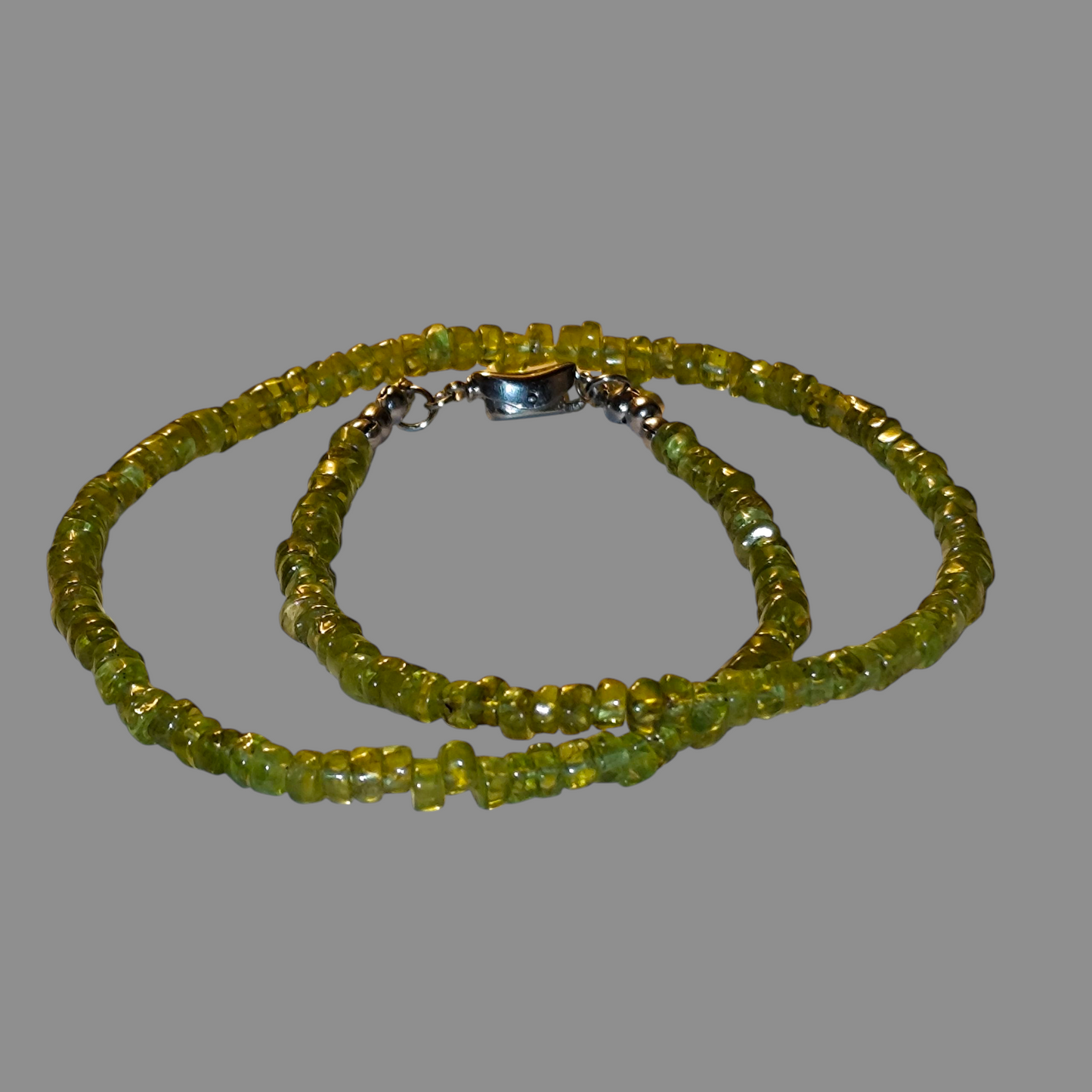 Naszyjnik z wysokiej jakości peridotów 